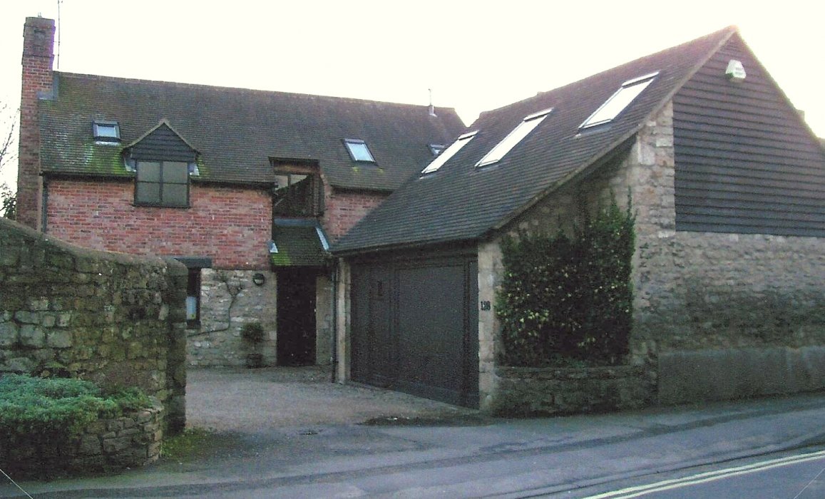 128 Church Road and the barn which formerly belonged to the King's Arms